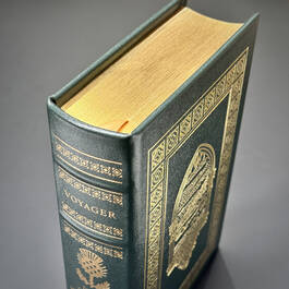 3364 voyager diana gabaldon gilded pages