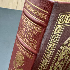 3084 written in my own hearts blood diana gabaldon hubbed spine